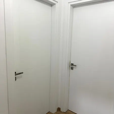 Essy Appartement Tirana